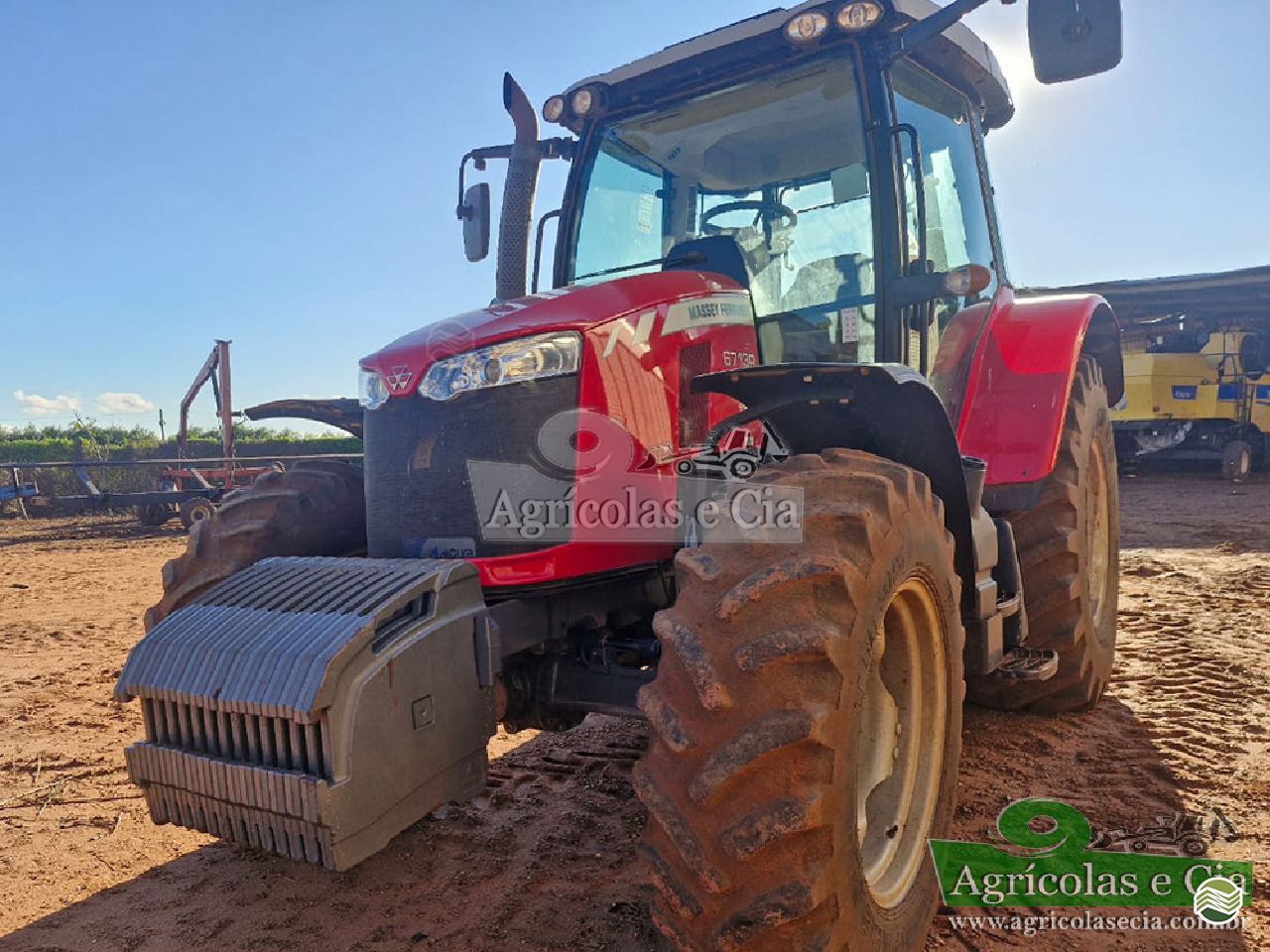 TRATOR MASSEY FERGUSON MF 6713 Tração 4x4 Agricolas e Cia RIO DAS PEDRAS SÃO PAULO SP